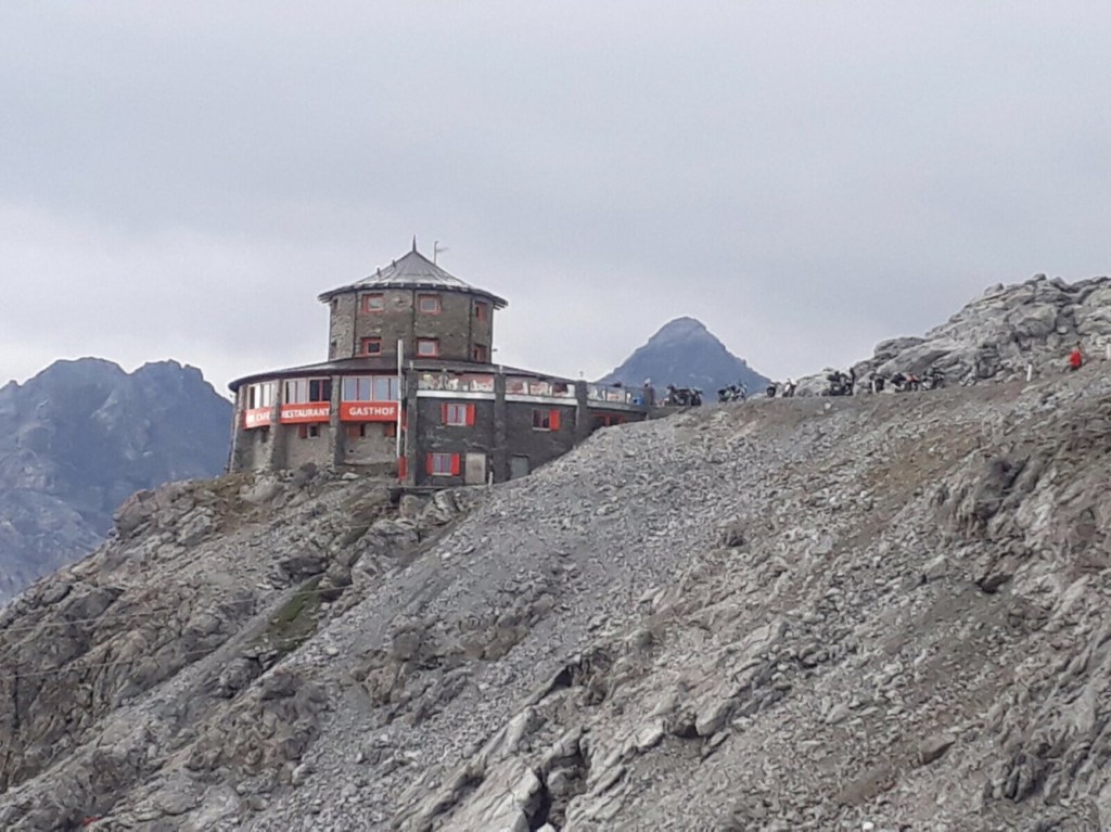 La vacanza itinerante con il VW ….. Passo Stelvio e il lago di Resia