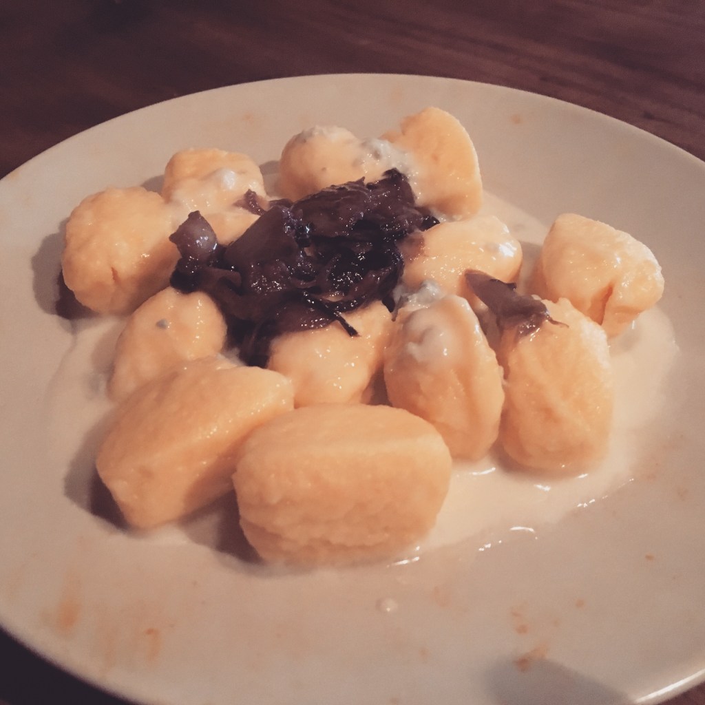 Alla faccia della dieta ….. oggi ci godiamo i gnocchi con radicchio e&nbsp;gorgonzola