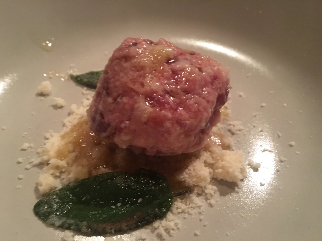 Canederli di rapa rossa con burro e salvia