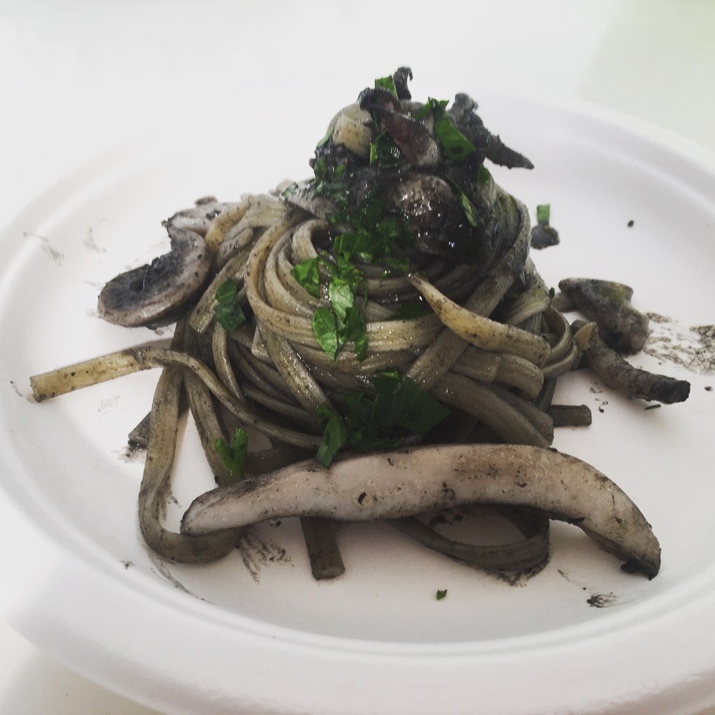Linguine al nero di seppia con le&nbsp;seppie