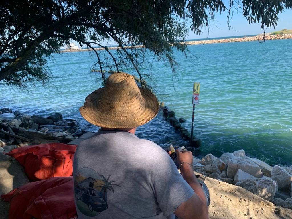 Tutto tranne quello che appare, amicizia e&nbsp;mare